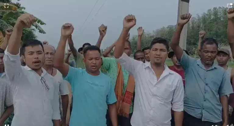 विकास या विस्थापन? असम की आदिवासियों की ज़मीन पर सैटेलाइट शहर का साया विकास या विस्थापन? असम की आदिवासियों की ज़मीन पर सैटेलाइट शहर का साया