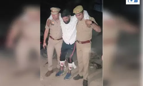 50 हजार के इनामी बदमाश के साथ पुलिस की मुठभेड़, दोनों पैरों में लगी गोली