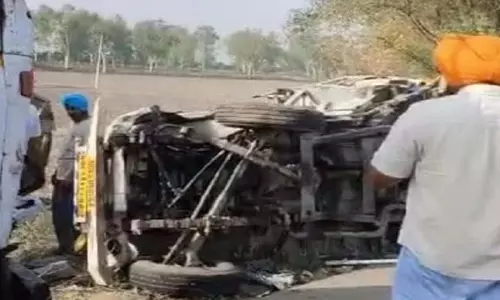 एक ही परिवार के आठ लोगों की सड़क हादसे में मौत, अस्थियां विसर्जित करने जा रहे थे