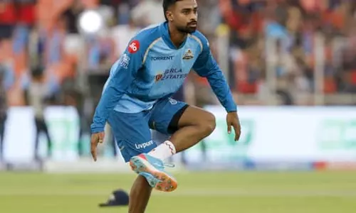 कौन हैं अफगानिस्तान के खिलाफ टेस्ट डेब्यू करने वाले मानव सुथार? कुलदीप ने थमाई कैप कौन हैं अफगानिस्तान के खिलाफ टेस्ट डेब्यू करने वाले मानव सुथार? कुलदीप ने थमाई कैप
