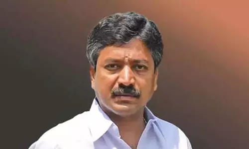 एआईएडीएमके के पूर्व मंत्री षणमुगम और विजय भास्कर के टीवीके में शामिल होने की अटकलें एआईएडीएमके के पूर्व मंत्री षणमुगम और विजय भास्कर के टीवीके में शामिल होने की अटकलें