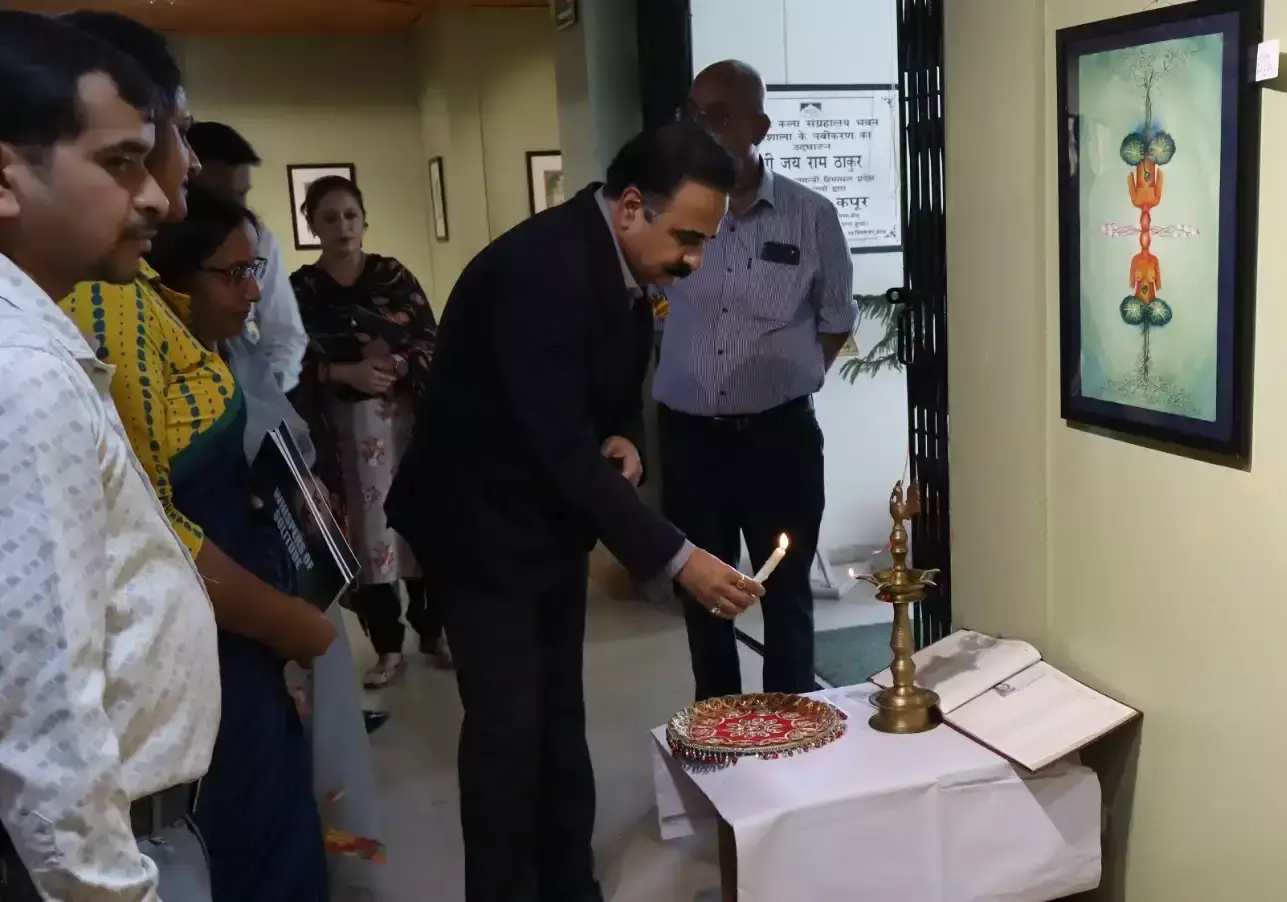 Dharamshala: कला के माध्यम से संवेदनशील समाज का निर्माण संभव: डॉ. राजेश शर्मा