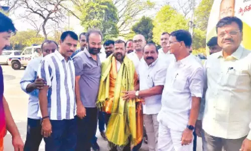 वारंगल ऑफिसर्स क्लब के विकास में MLA नैनी राजेंद्र रेड्डी का समर्थन