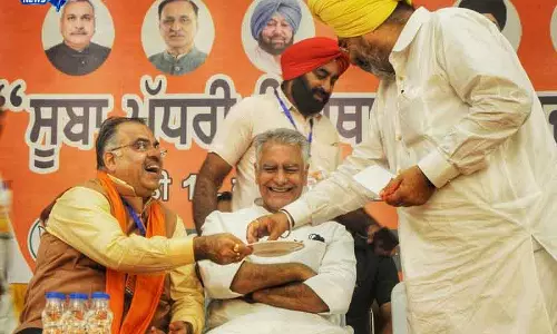 बिट्टू का मंत्री पद अनिश्चित, Punjab से सीट के लिए चुघ और जाखड़ दौड़ में