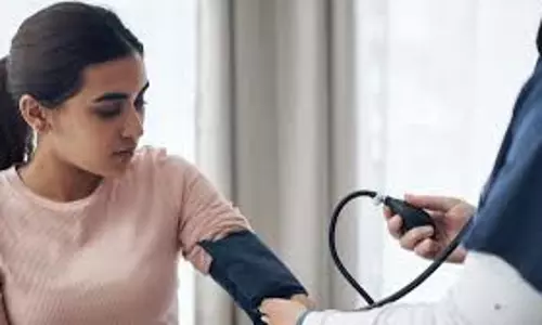 सुबह की गलत आदतें बन सकती हैं हाई ब्लड प्रेशर की वजह, जानें क्या न करें