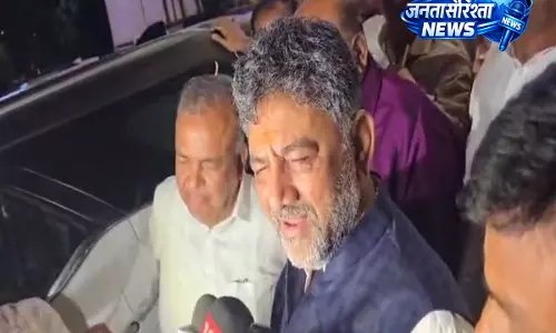 Karnataka के CM ने मंत्री के साथ देर रात की बातचीत