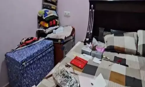 दंतेवाड़ा में सुने मकान में लाखों की चोरी, CCTV खंगाल रही पुलिस दंतेवाड़ा में सुने मकान में लाखों की चोरी, CCTV खंगाल रही पुलिस