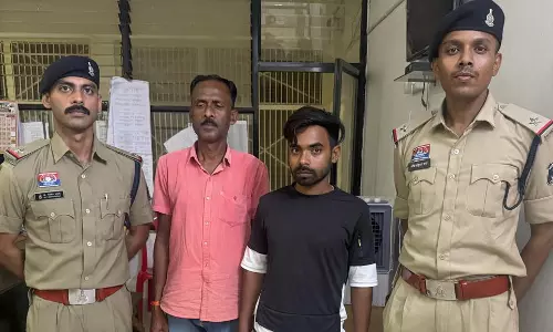जुआ अड्डे में पुलिस की रेड, नकदी जब्त और जुआरी पकड़ाए जुआ अड्डे में पुलिस की रेड, नकदी जब्त और जुआरी पकड़ाए