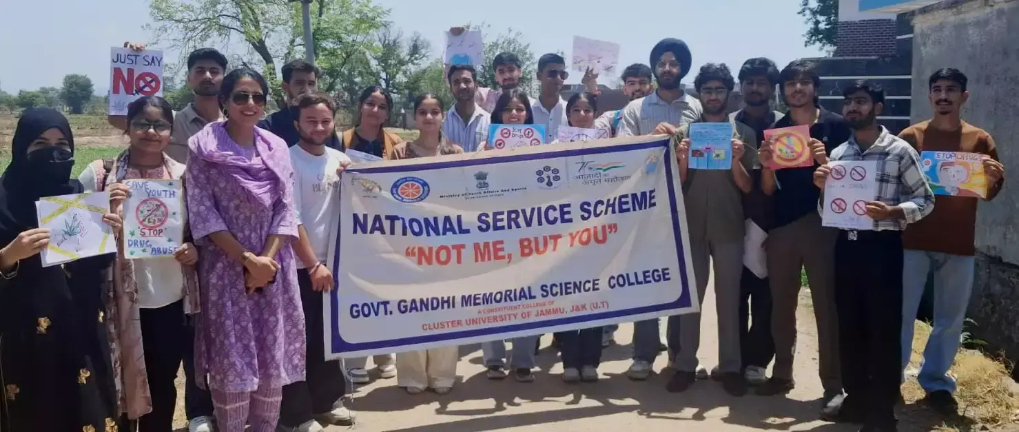 Jammu: पोस्टर और स्लोगन प्रतियोगिताओं से फैलाई पर्यावरण जागरूकता