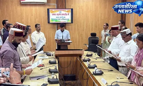जिला परिषद सदस्यों ने ली शपथ, अध्यक्ष-उपाध्यक्ष पद पर भाजपा का दावा
