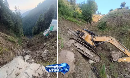 बगस्याड़ में LNT मशीन लेकर जा रहा ट्रक खाई में गिरा, चालक की मौत