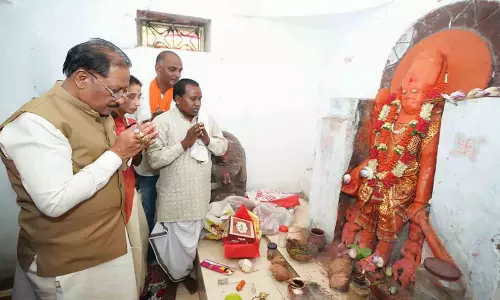 CM विष्णुदेव साय ने ऐतिहासिक चतुर्भुज विष्णु मंदिर में की पूजा-अर्चना CM विष्णुदेव साय ने ऐतिहासिक चतुर्भुज विष्णु मंदिर में की पूजा-अर्चना