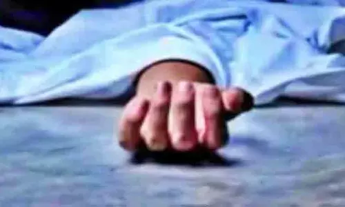 मजदूर नहीं लौटा घर, आंगनबाड़ी में मिली लाश