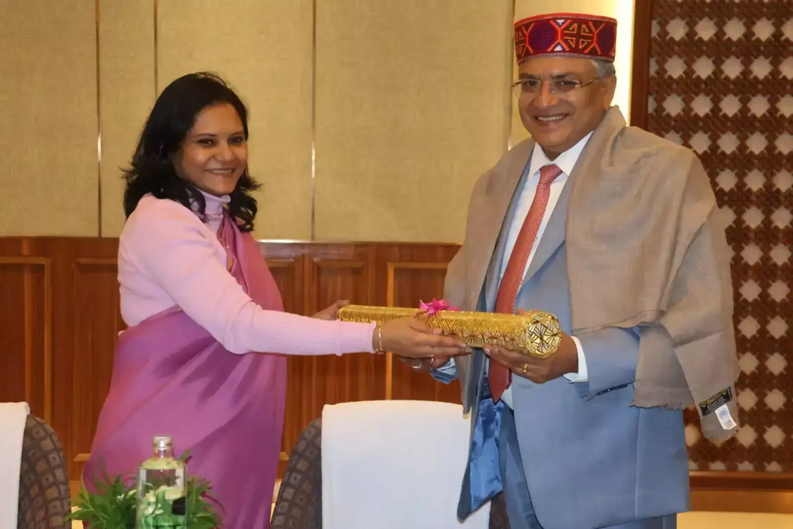 Dharamshala: धर्मशाला में मुख्य निर्वाचन आयुक्त ने की अधिकारियों के साथ बैठक