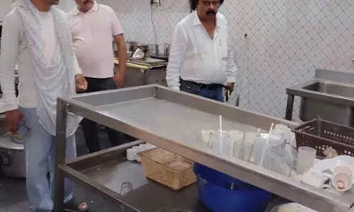 कुशालपुर चौक इंडियन कॉफी हाउस में मिली गंदगी, निगम ने वसूला जुर्माना