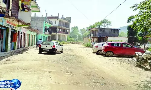 बारिश में कीचड़, धूप में उड़ती है धूल, भडयाल आना जाओ भूल