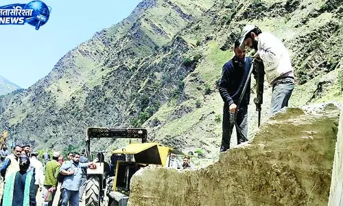 भरमौर एनएच पर भूस्खलन; 19 घंटे तक यातायात ठप