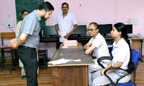 CGPSC मुख्य परीक्षा, कलेक्टर ने किया परीक्षा केंद्र का निरीक्षण