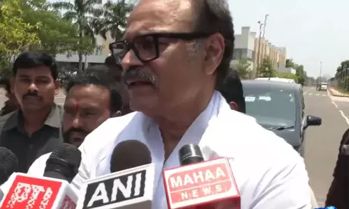 आंध्र: लिंगमनेनी रमेश ने JSP उम्मीदवार के तौर पर राज्यसभा चुनाव के लिए नामांकन दाखिल किया