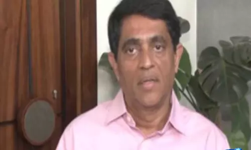 आंध्र के पूर्व वित्त मंत्री राजेंद्रनाथ ने Naidu सरकार की आलोचना की आंध्र के पूर्व वित्त मंत्री राजेंद्रनाथ ने Naidu सरकार की आलोचना की