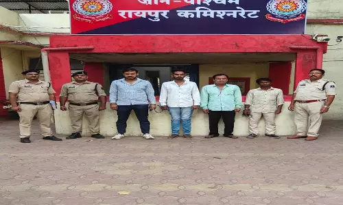 खुखरीनुमा लोहे का हथियार लेकर लोगों को धमकाने वाला युवक गिरफ्तार