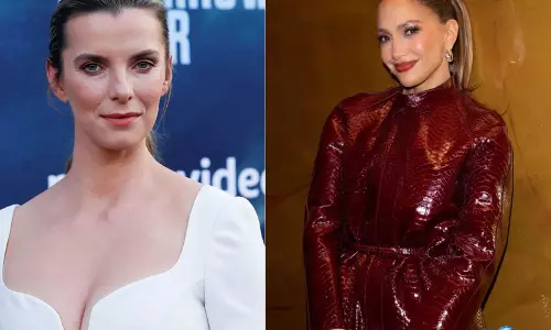 Betty Gilpin ने जेनिफर लोपेज़ की तारीफ की, कहा- सबसे खूबसूरत शख्सियतों में एक Betty Gilpin ने जेनिफर लोपेज़ की तारीफ की, कहा- सबसे खूबसूरत शख्सियतों में एक