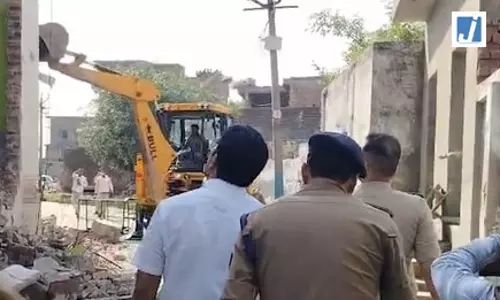 संभल में कब्रिस्तान की जमीन पर बनी अवैध मस्जिद गिराई गई, प्रशासन ने कोर्ट के आदेश का दिया हवाला