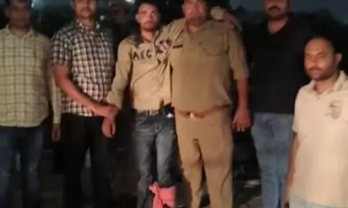 ATM मशीन में फेवीक्विक डालकर ठगी करने वाले गिरोह से मुठभेड़, एक बदमाश घायल; दो गिरफ्तार