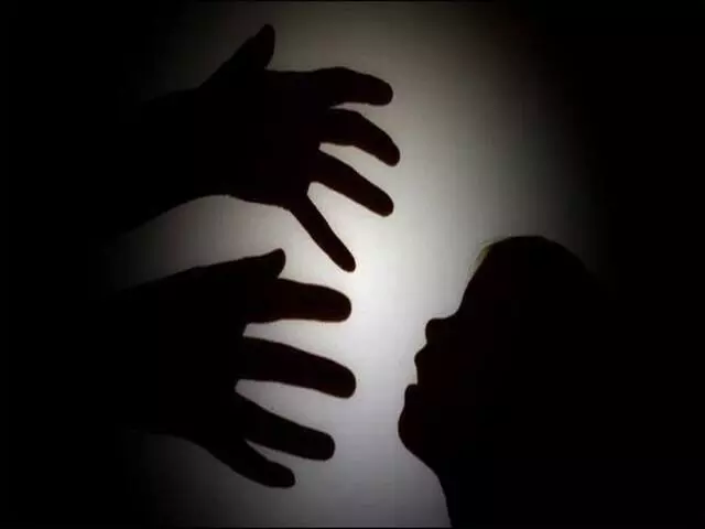 2 लाख में लड़कियों की सौदेबाजी, सोनम-प्रिया गिरोह का भंडाफोड़ 2 लाख में लड़कियों की सौदेबाजी, सोनम-प्रिया गिरोह का भंडाफोड़