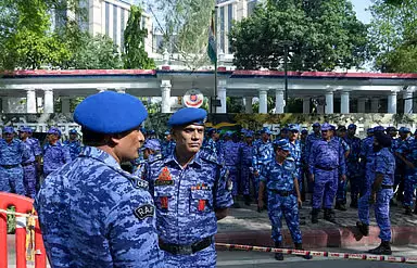 Delhi में करपनपूच्ची मक्कल काची के विरोध प्रदर्शन को लेकर सुरक्षा बढ़ाई गई Delhi में करपनपूच्ची मक्कल काची के विरोध प्रदर्शन को लेकर सुरक्षा बढ़ाई गई