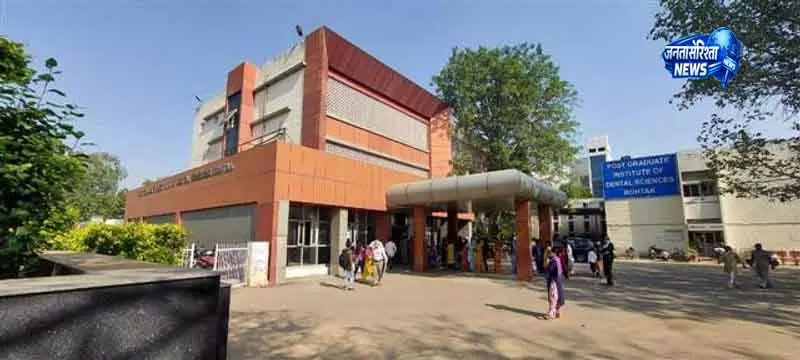 Rohtak यूनिवर्सिटी में गड़बड़ी पर कार्रवाई Rohtak यूनिवर्सिटी में गड़बड़ी पर कार्रवाई