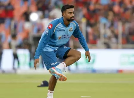 कौन हैं अफगानिस्तान के खिलाफ टेस्ट डेब्यू करने वाले मानव सुथार? कुलदीप ने थमाई कैप कौन हैं अफगानिस्तान के खिलाफ टेस्ट डेब्यू करने वाले मानव सुथार? कुलदीप ने थमाई कैप