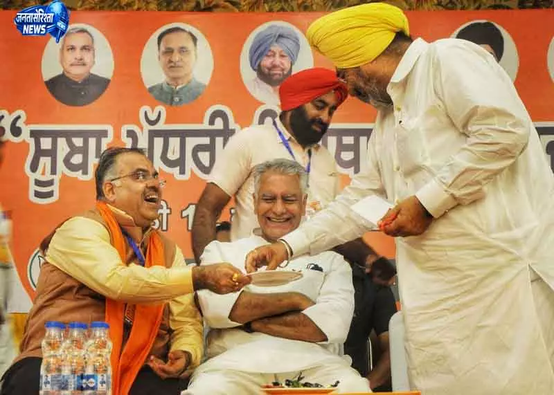 बिट्टू का मंत्री पद अनिश्चित, Punjab से सीट के लिए चुघ और जाखड़ दौड़ में बिट्टू का मंत्री पद अनिश्चित, Punjab से सीट के लिए चुघ और जाखड़ दौड़ में