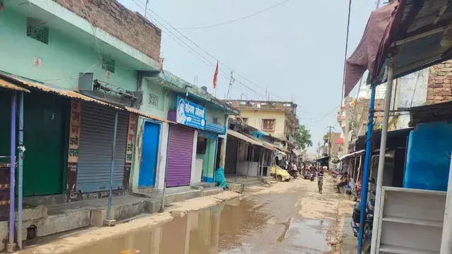 Bihar : मऊ बाजार में दुकान विवाद ने लिया हिंसक रूप, पथराव और फायरिंग से फैली दहशत Bihar : मऊ बाजार में दुकान विवाद ने लिया हिंसक रूप, पथराव और फायरिंग से फैली दहशत