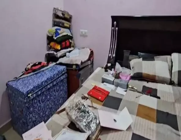 दंतेवाड़ा में सुने मकान में लाखों की चोरी, CCTV खंगाल रही पुलिस दंतेवाड़ा में सुने मकान में लाखों की चोरी, CCTV खंगाल रही पुलिस