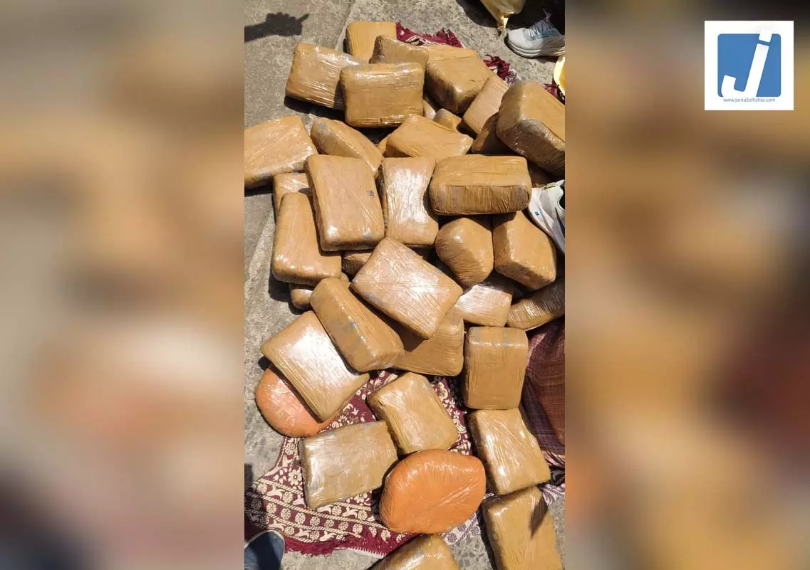 522 KG गांजा जब्त, दो लोग गिरफ्तार 522 KG गांजा जब्त, दो लोग गिरफ्तार