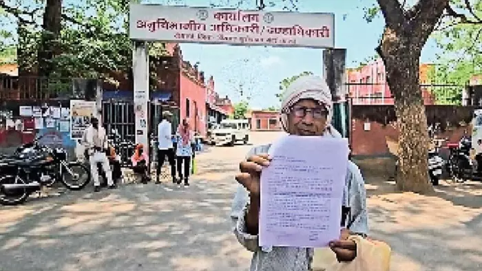 घर से भागी युवती, 55 हजार अर्थदंड वसूलकर परिवार को समाज ने निकाला घर से भागी युवती, 55 हजार अर्थदंड वसूलकर परिवार को समाज ने निकाला