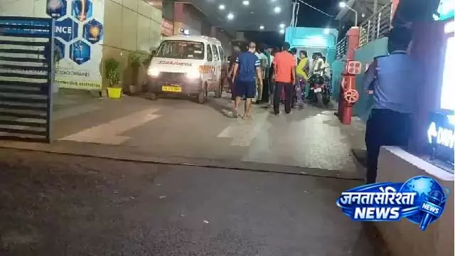 Bhubaneswar में तलवार से किए गए हमले में एक व्यक्ति और उसका भतीजा गंभीर रूप से घायल, जांच जारी Bhubaneswar में तलवार से किए गए हमले में एक व्यक्ति और उसका भतीजा गंभीर रूप से घायल, जांच जारी