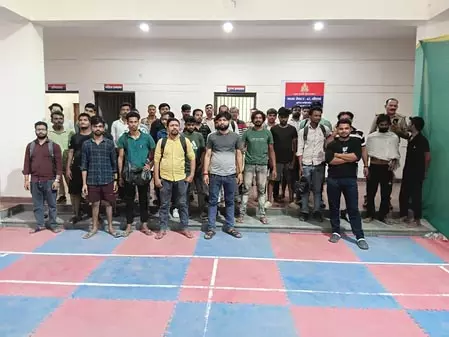 सार्वजनिक स्थानों पर नशा करने वालों के खिलाफ नोएडा पुलिस का अभियान, 125 लोगों पर कार्रवाई सार्वजनिक स्थानों पर नशा करने वालों के खिलाफ नोएडा पुलिस का अभियान, 125 लोगों पर कार्रवाई