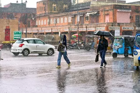 राजस्थान के 25 जिलों में आंधी-तूफान और बारिश का अलर्ट, 8 जून से फिर लू चलने की संभावना राजस्थान के 25 जिलों में आंधी-तूफान और बारिश का अलर्ट, 8 जून से फिर लू चलने की संभावना