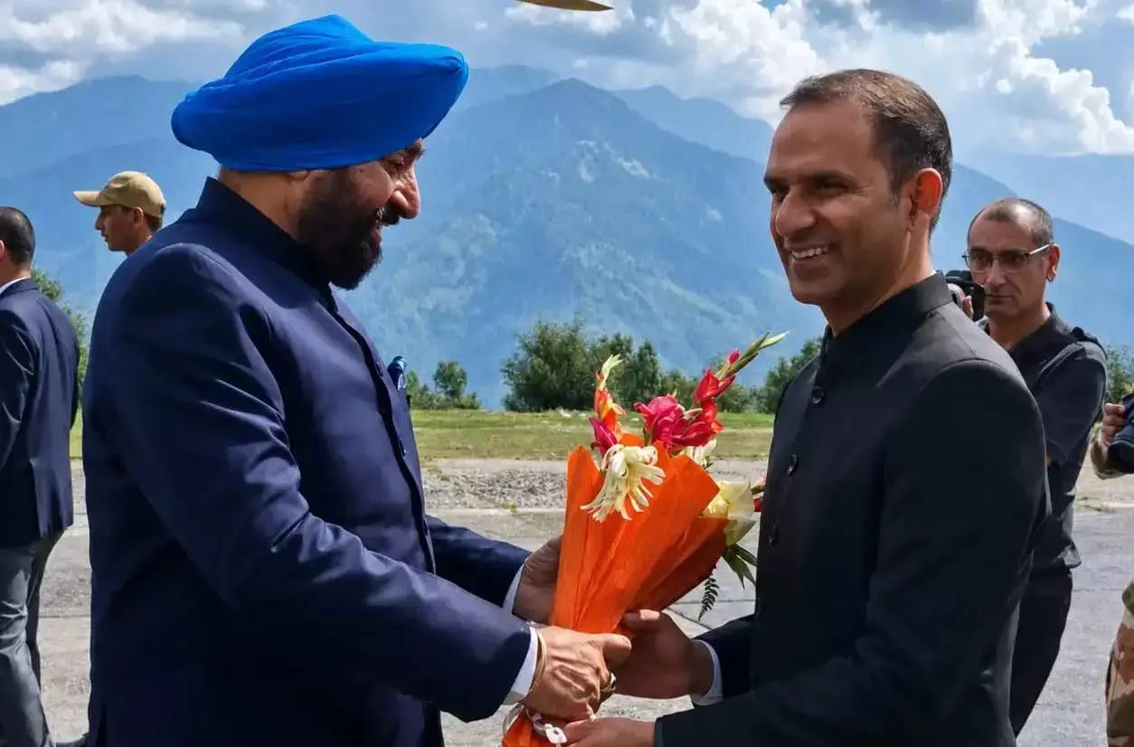 Pithoragarh: मुनस्यारी पहुंचे उत्तराखंड के राज्यपाल गुरमीत सिंह Pithoragarh: मुनस्यारी पहुंचे उत्तराखंड के राज्यपाल गुरमीत सिंह