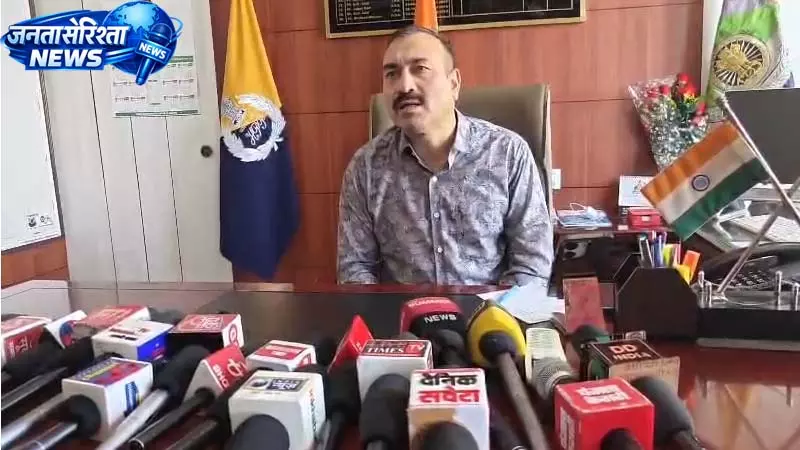 पंजाब की दो लड़कियों समेत पांच लोग चिट्टे के साथ गिरफ्तार पंजाब की दो लड़कियों समेत पांच लोग चिट्टे के साथ गिरफ्तार