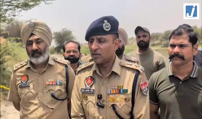 पुलिस एनकाउंटर में घायल हुआ आरोपी, लूटा गया सरकारी हथियार बरामद पुलिस एनकाउंटर में घायल हुआ आरोपी, लूटा गया सरकारी हथियार बरामद