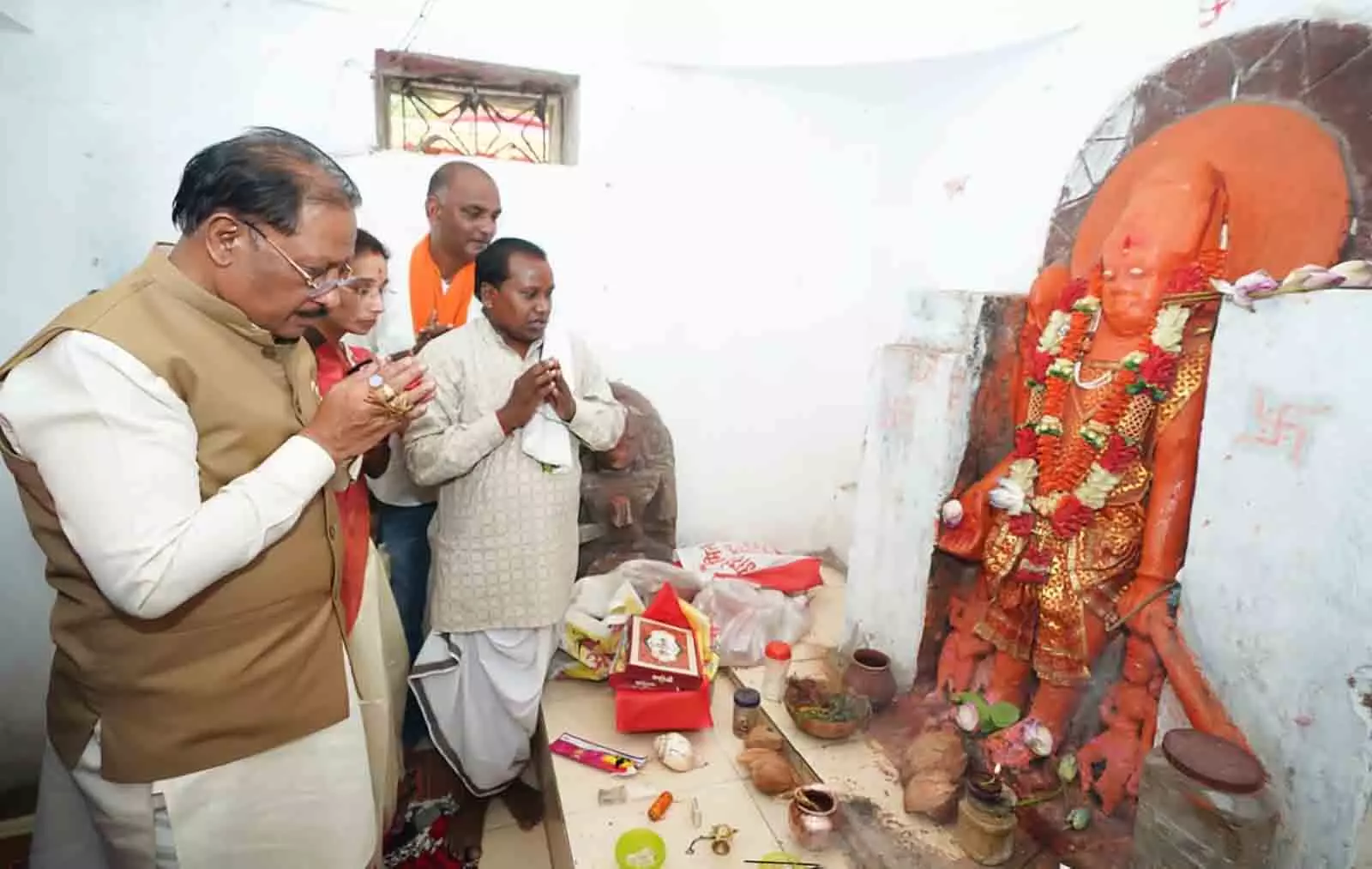 CM विष्णुदेव साय ने ऐतिहासिक चतुर्भुज विष्णु मंदिर में की पूजा-अर्चना CM विष्णुदेव साय ने ऐतिहासिक चतुर्भुज विष्णु मंदिर में की पूजा-अर्चना