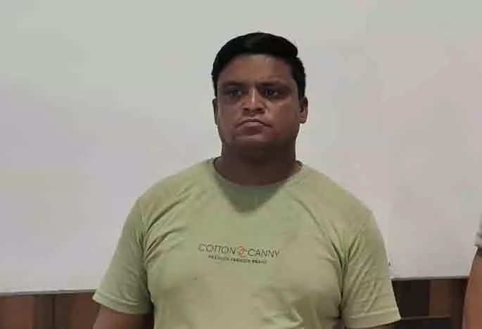 रिलेशनशीप में रहते हुए सलीम ने दूसरी महिला से रचाई शादी, दोनों महिलाएं पहुंची एसपी के पास रिलेशनशीप में रहते हुए सलीम ने दूसरी महिला से रचाई शादी, दोनों महिलाएं पहुंची एसपी के पास
