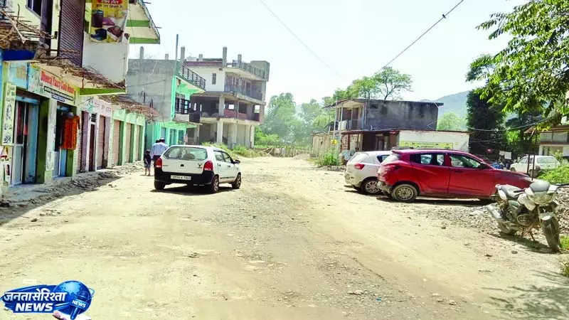बारिश में कीचड़, धूप में उड़ती है धूल, भडयाल आना जाओ भूल बारिश में कीचड़, धूप में उड़ती है धूल, भडयाल आना जाओ भूल