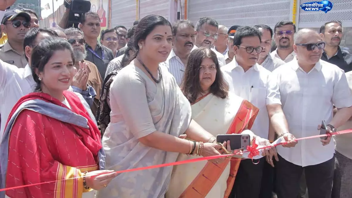 Goregaon : मृणाल ताई गोर फ्लाईओवर का उद्घाटन, ट्रैफिक जाम से मिलेगी राहत Goregaon : मृणाल ताई गोर फ्लाईओवर का उद्घाटन, ट्रैफिक जाम से मिलेगी राहत