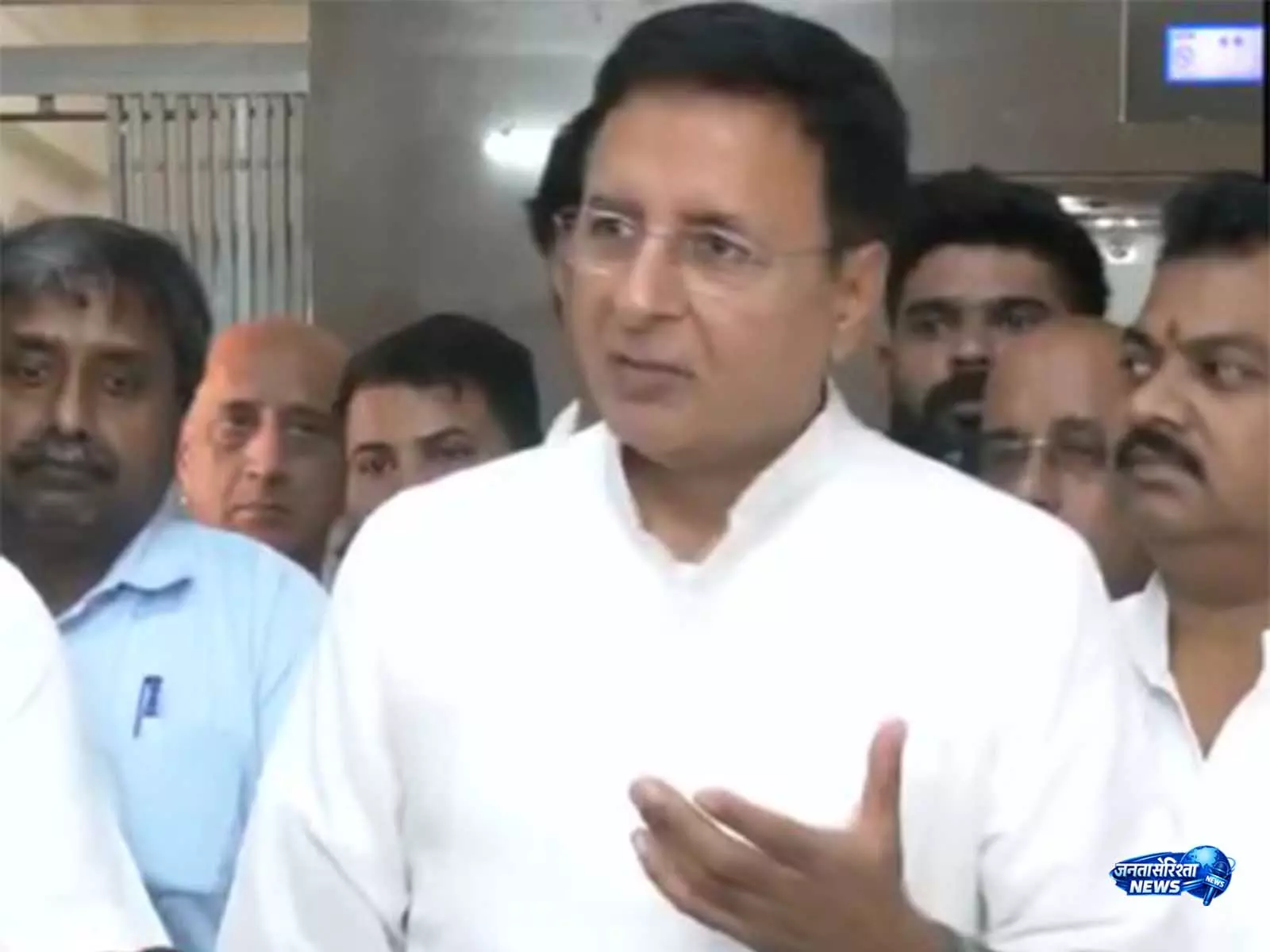 गलतफहमी दूर: Surjewala का कहना है कि रामलिंगा रेड्डी ने अपना इस्तीफा वापस ले लिया गलतफहमी दूर: Surjewala का कहना है कि रामलिंगा रेड्डी ने अपना इस्तीफा वापस ले लिया