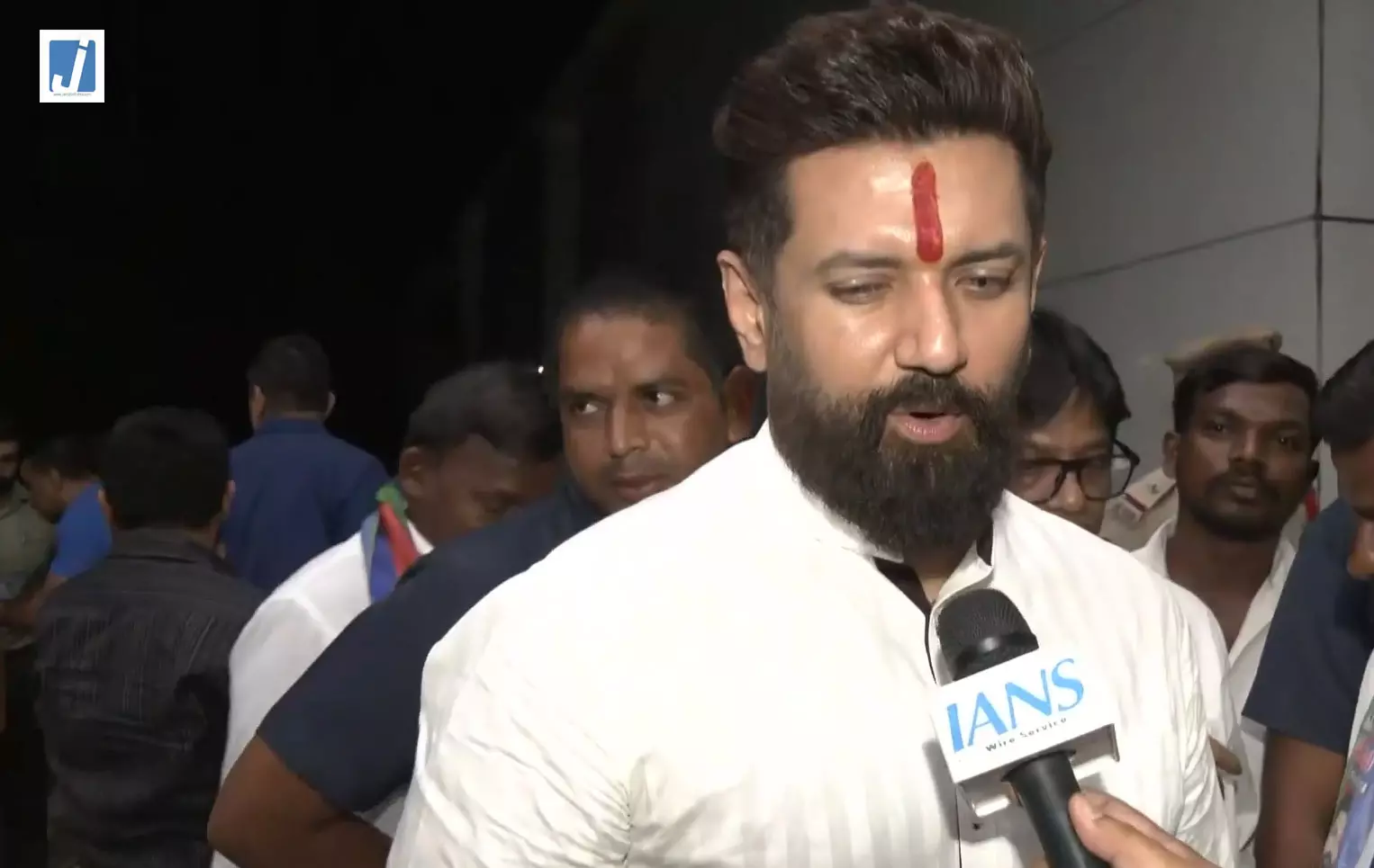 चिराग पासवान ने कांग्रेस पर साधा निशाना, कहा- हकीकत स्वीकारने से इनकार चिराग पासवान ने कांग्रेस पर साधा निशाना, कहा- हकीकत स्वीकारने से इनकार