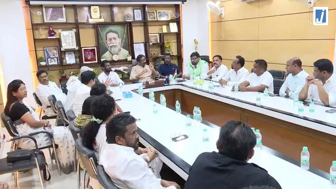 मुख्यमंत्री हेमंत सोरेन ने राज्यसभा चुनाव को लेकर JMM नेताओं के साथ की बैठक मुख्यमंत्री हेमंत सोरेन ने राज्यसभा चुनाव को लेकर JMM नेताओं के साथ की बैठक